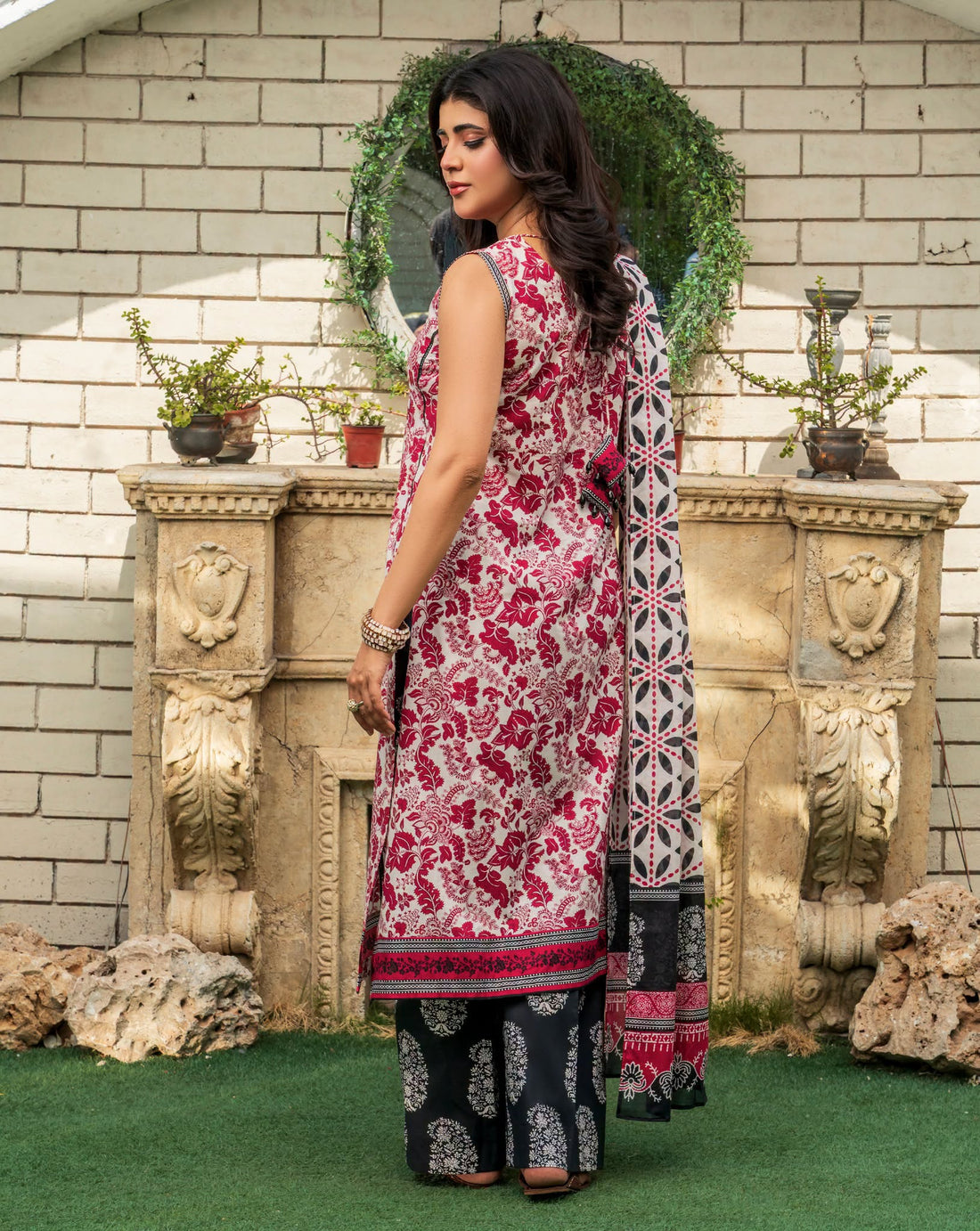 Pakistani Lawn Suits 2026 – Elegant Printed 3-Piece Dresses for Women | ZARYAN BRAND