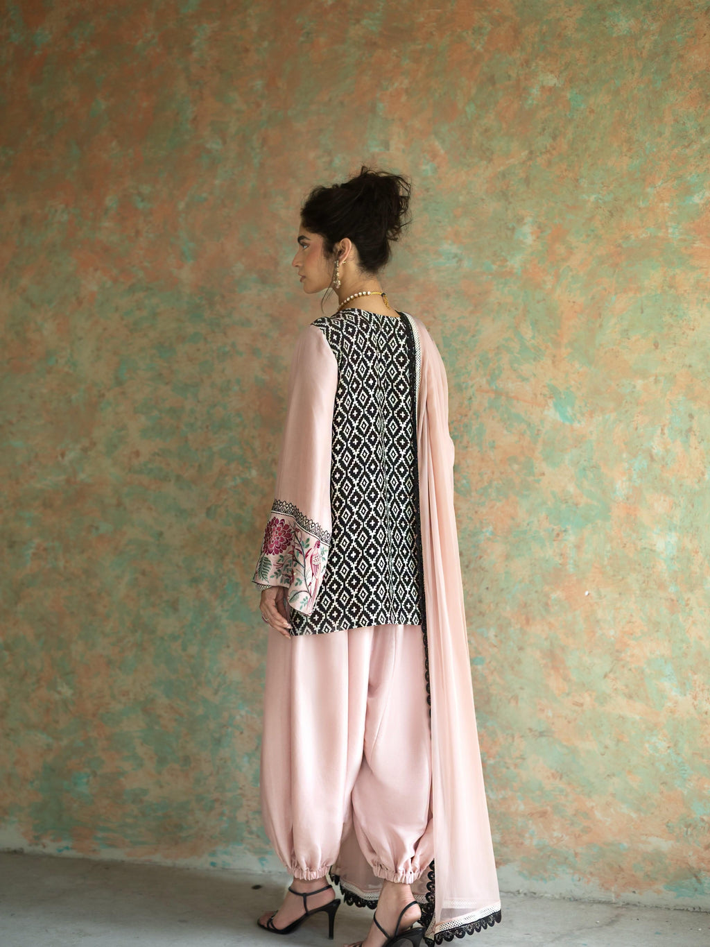 ZARYAN BRAND – Women's Blush Pink Embroidered 3-Piece Luxury Lawn Suit with Chiffon Dupatta